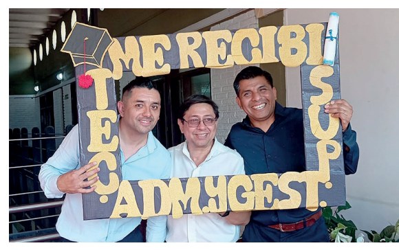 Luis Lama y Pablo Escalante junto al Secretario de Vinculación