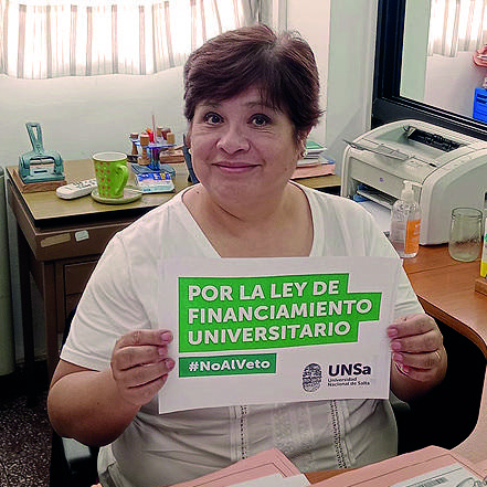 Fabiana J. Chaile en su lugar de trabajo